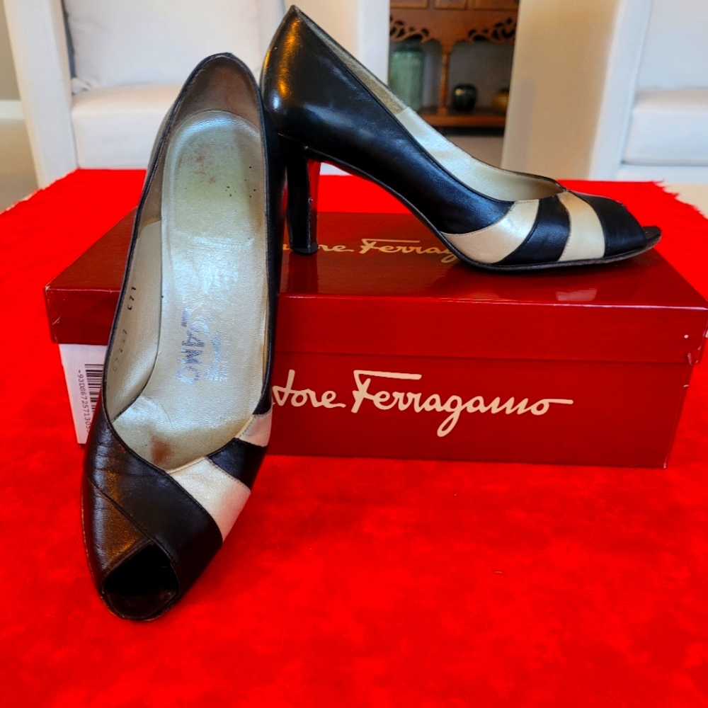 Salvatore Ferragamo Women's  Black/ Gold Heels Size 5